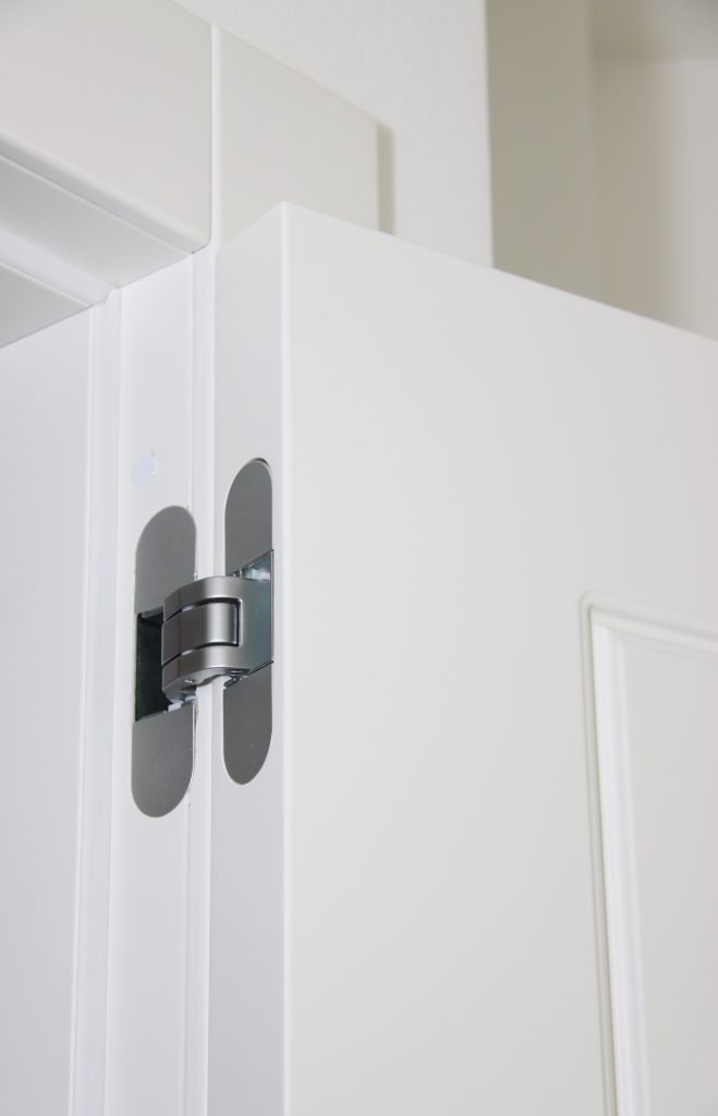 dettaglio-cerniere-porta-legno