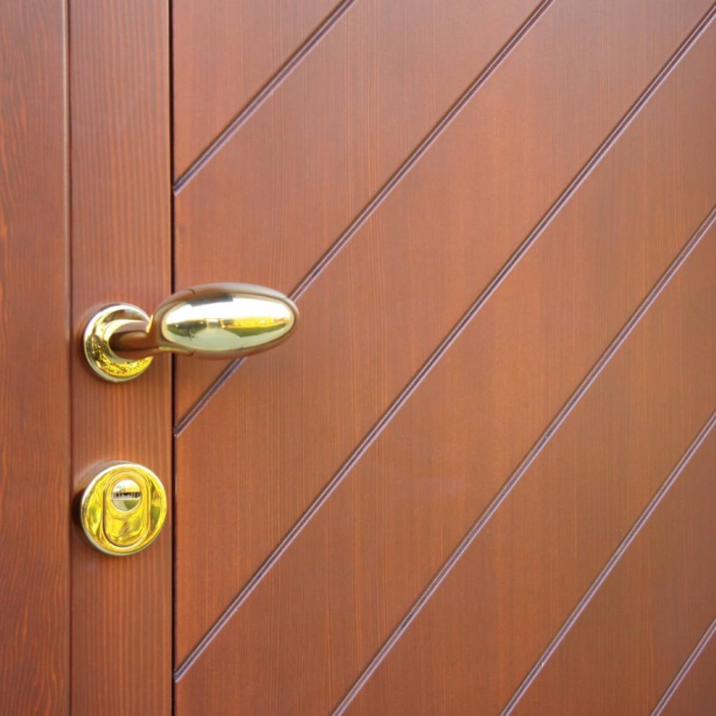 dettaglio-portoncino-ingresso-legno