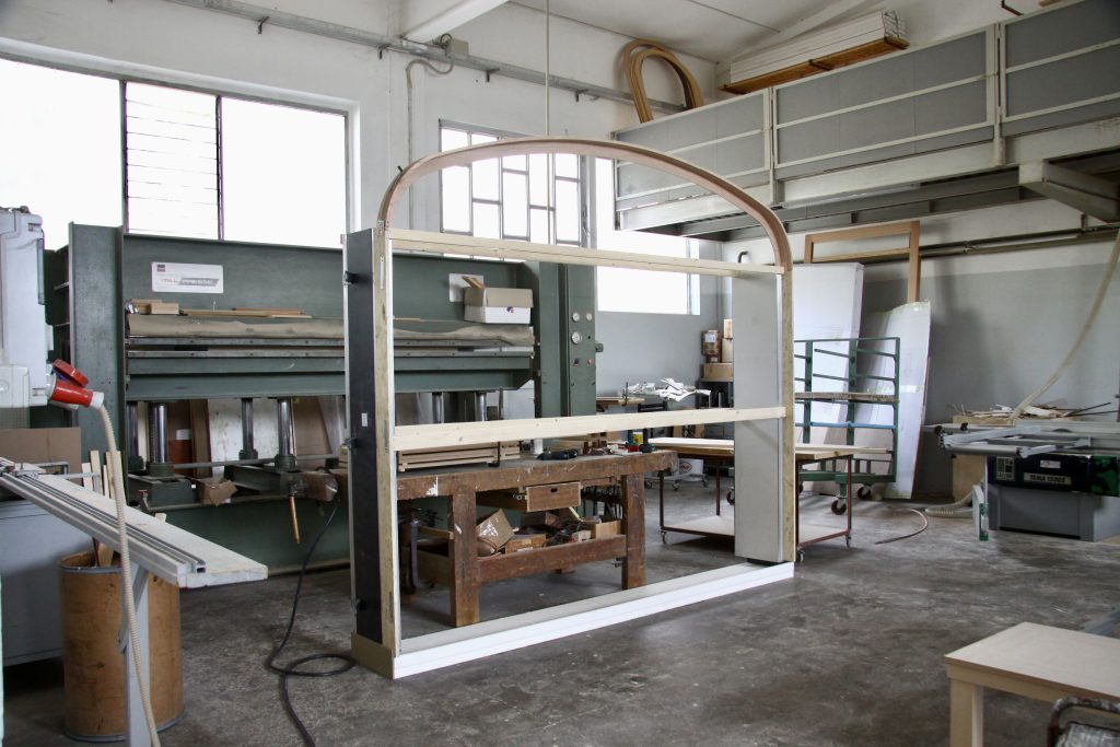 finestra-arco-laboratorio-telaio