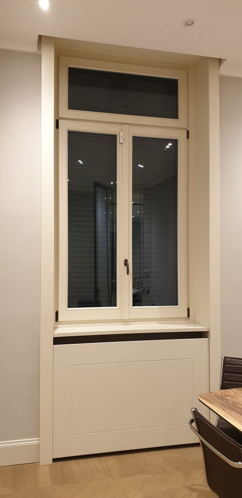 finestra-legno-sopraluce-copricalorifero