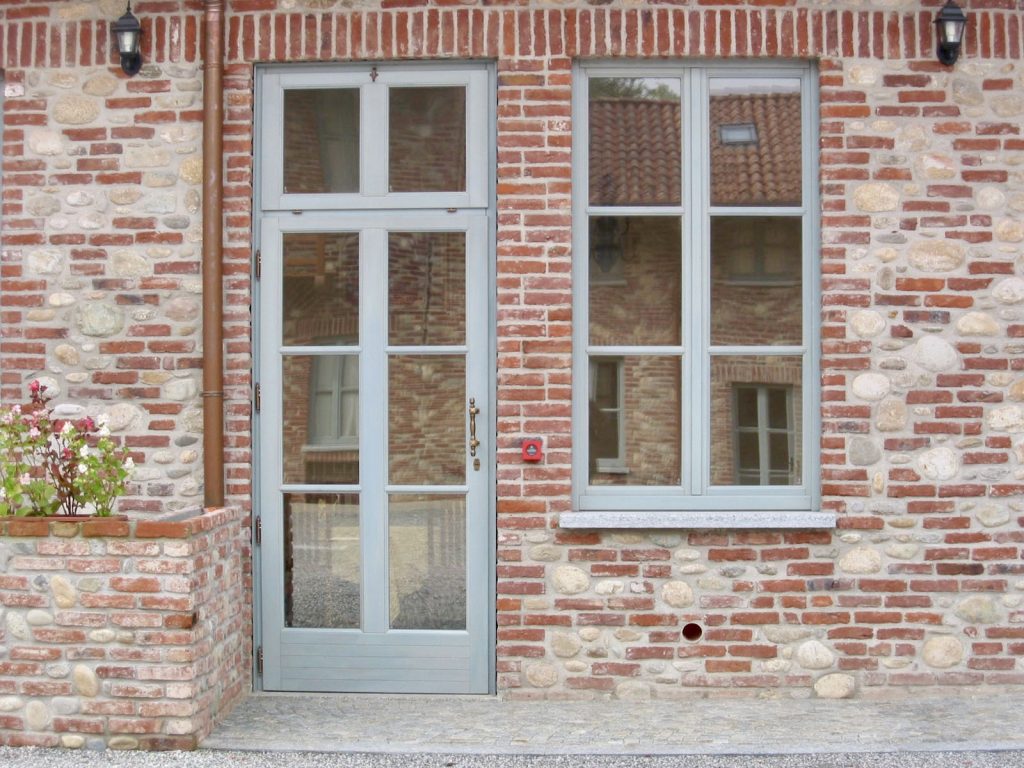 finestre-laccate-con-profili-orizzontali