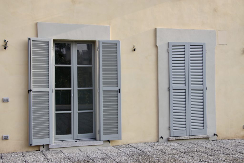 persiane-legno-edificio-storico