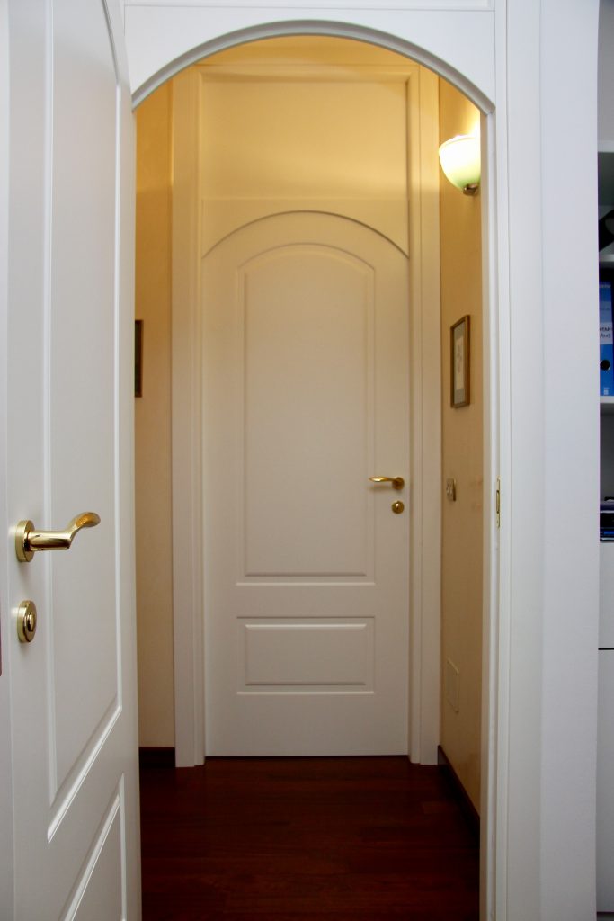 porte-legno-laccato-con-arco