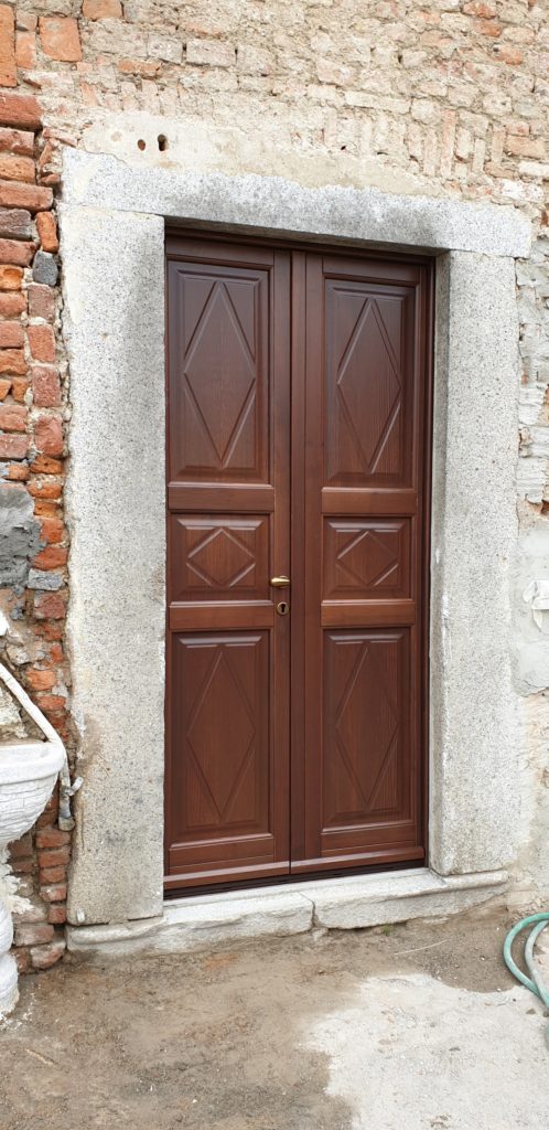 portoncino-ingresso-legno-cascina-milano