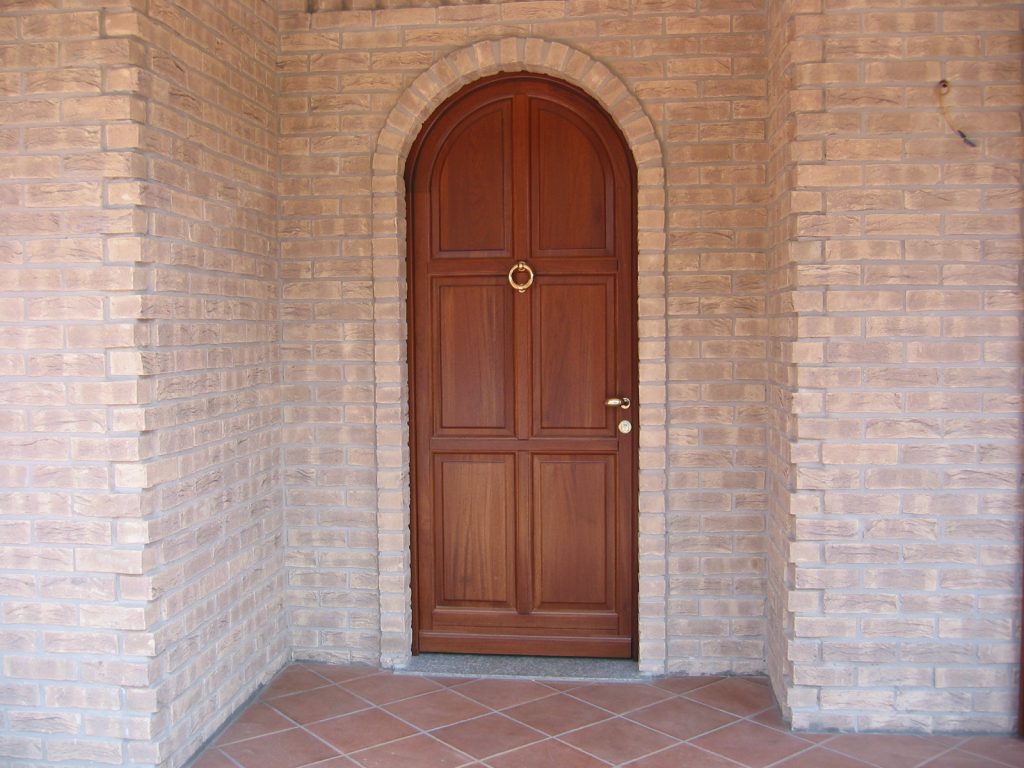 portoncino-legno-ad-arco