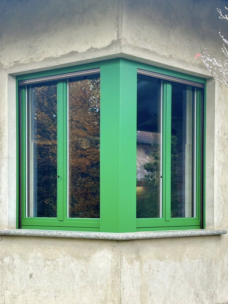serramento-ad-angolo-legno-alluminio-verde