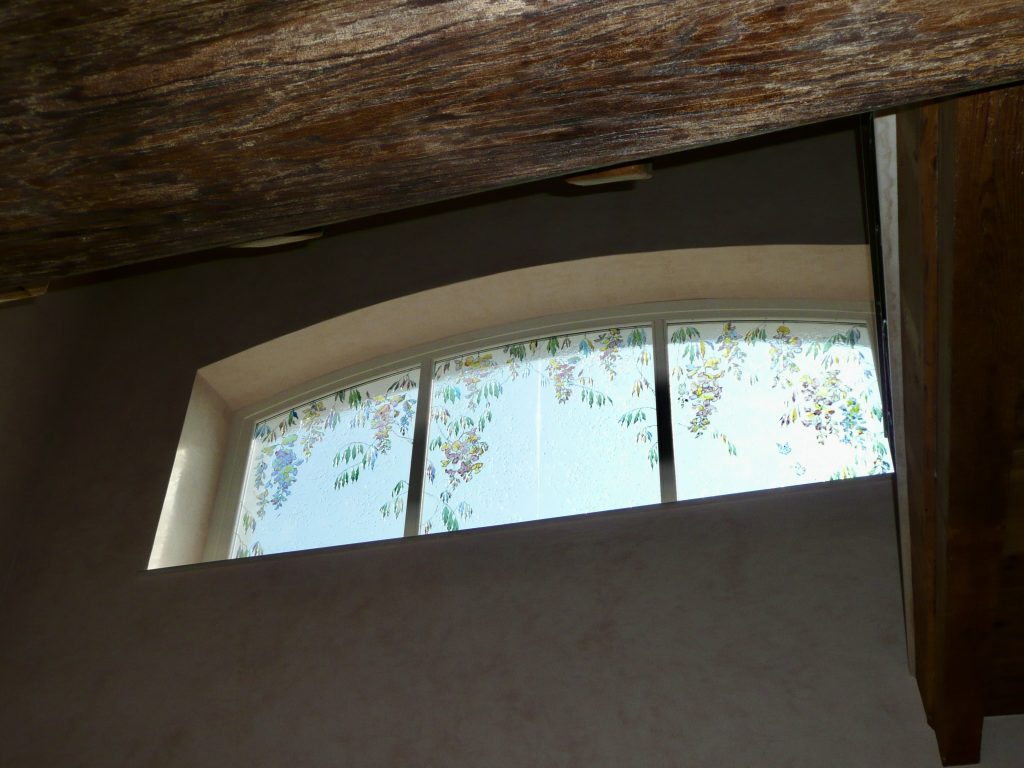 vetrata-com-arco-disegno-fiori