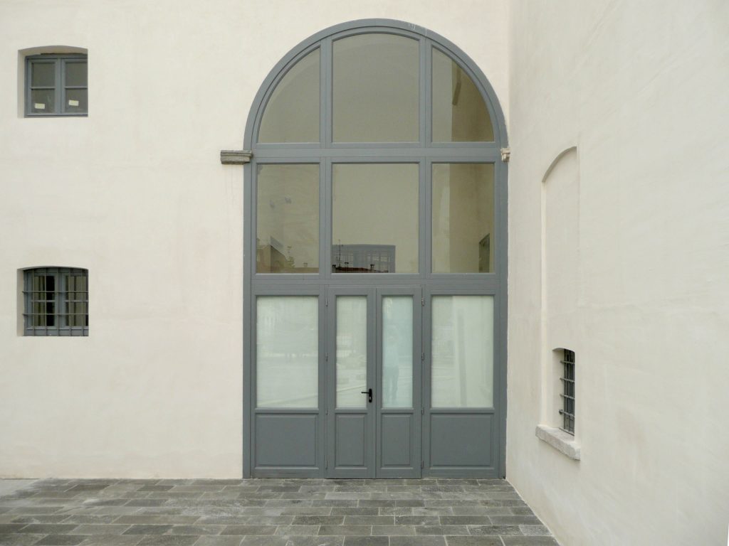 vetrata-modulare-ad-arco