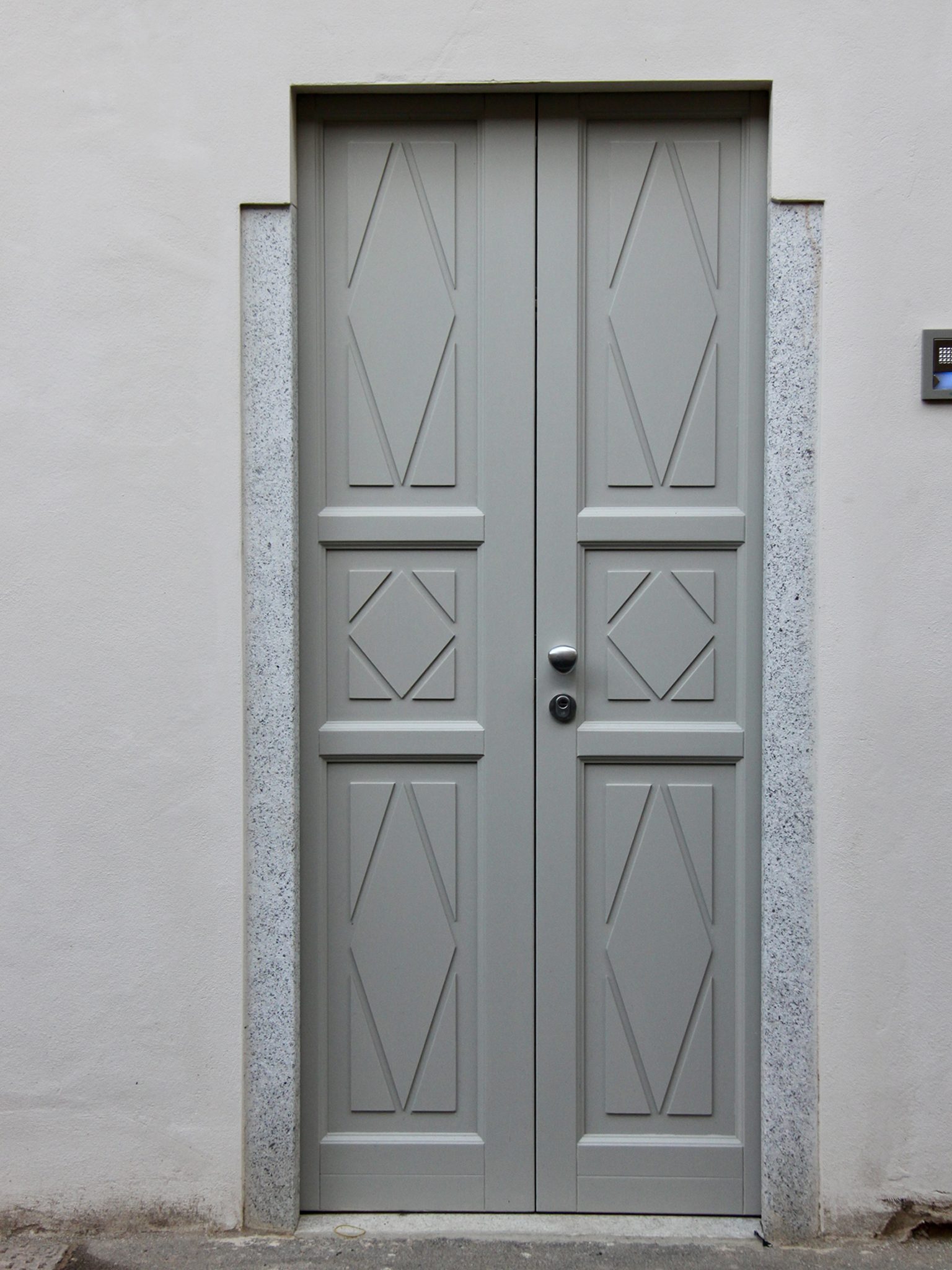 portoncino-ingresso-legno-laccato