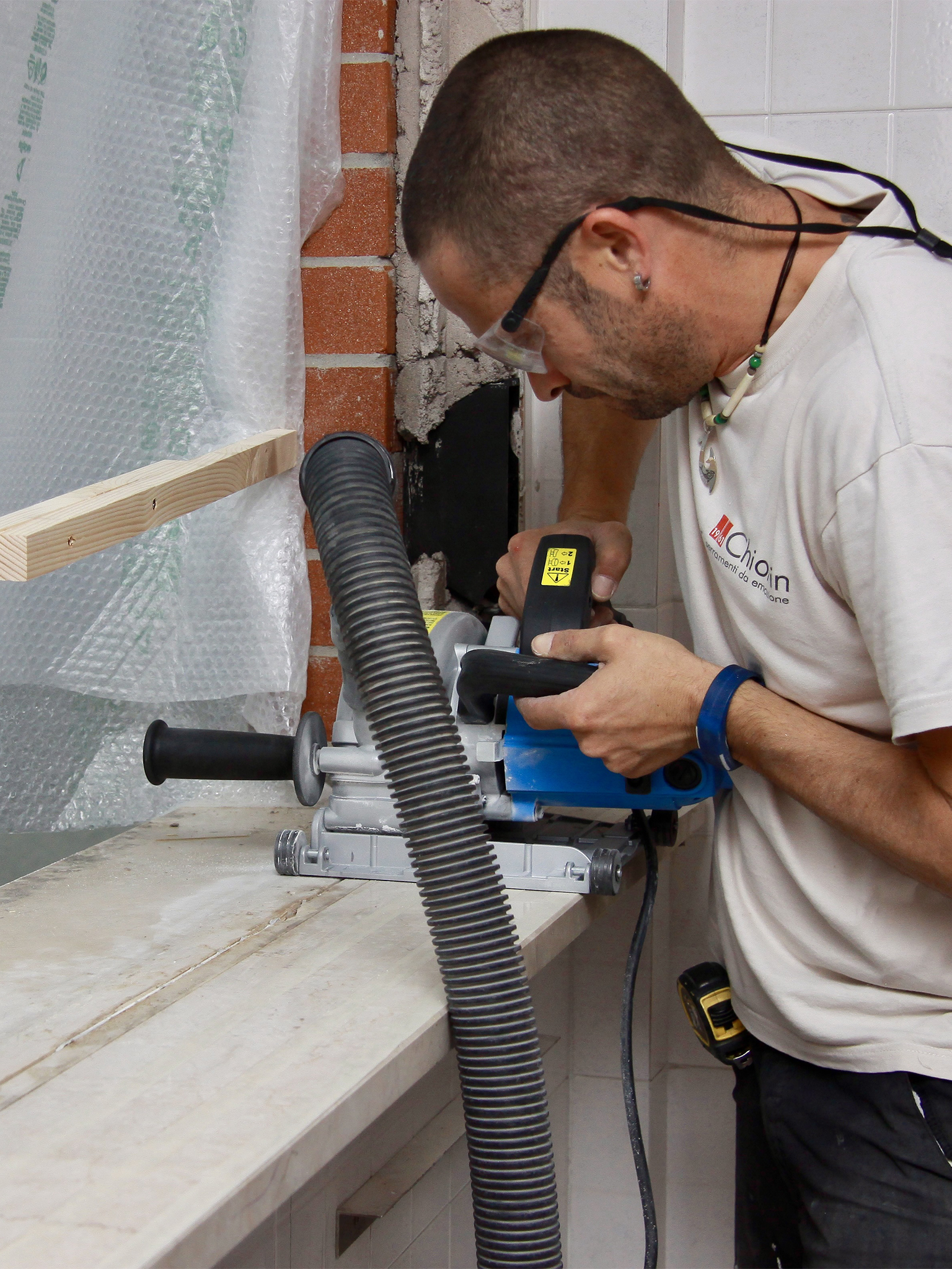 posa-serramento-in-cantiere